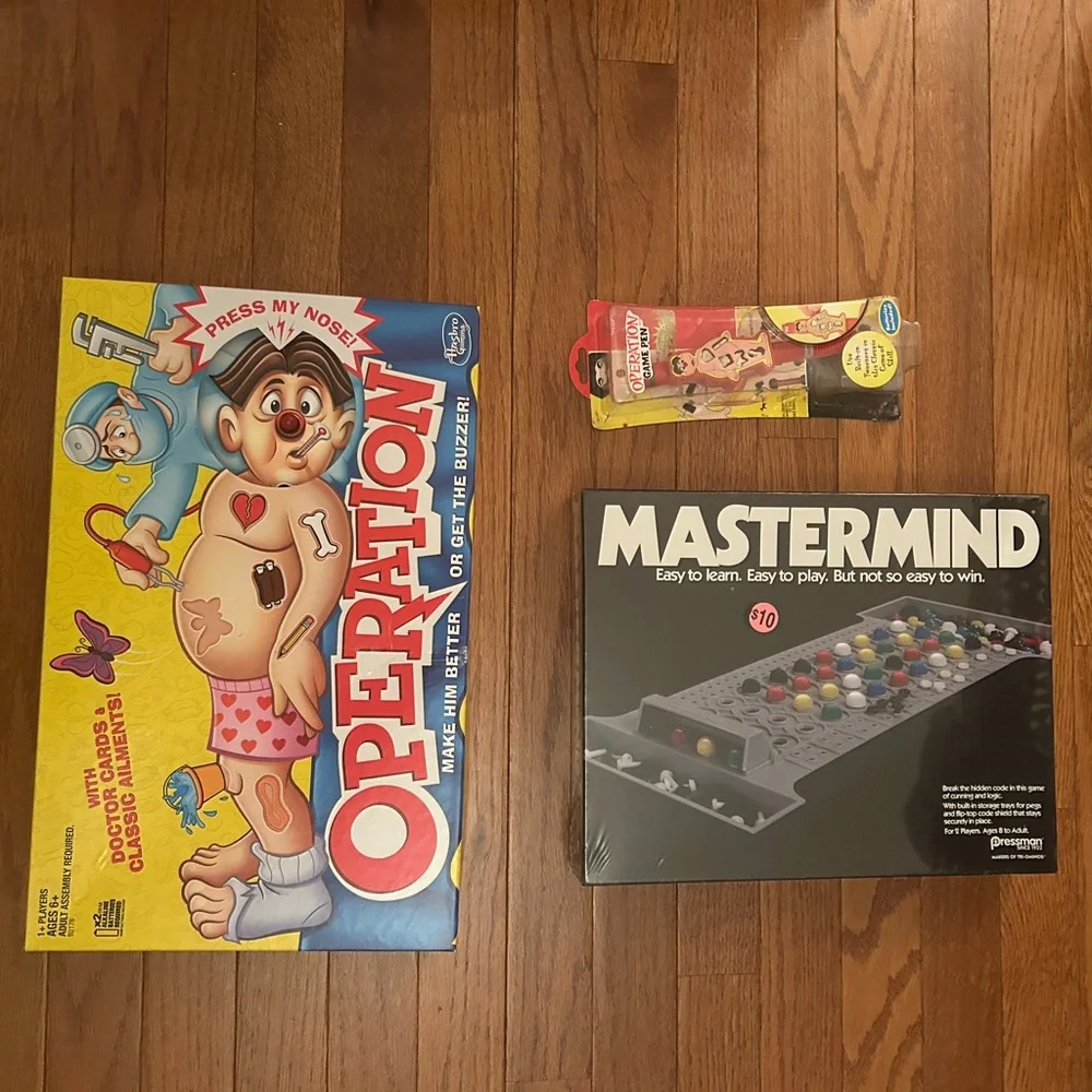 Mattel Mastermind Board Game - Black and White - with Operation Game $ mini - Picture 2 of 2
